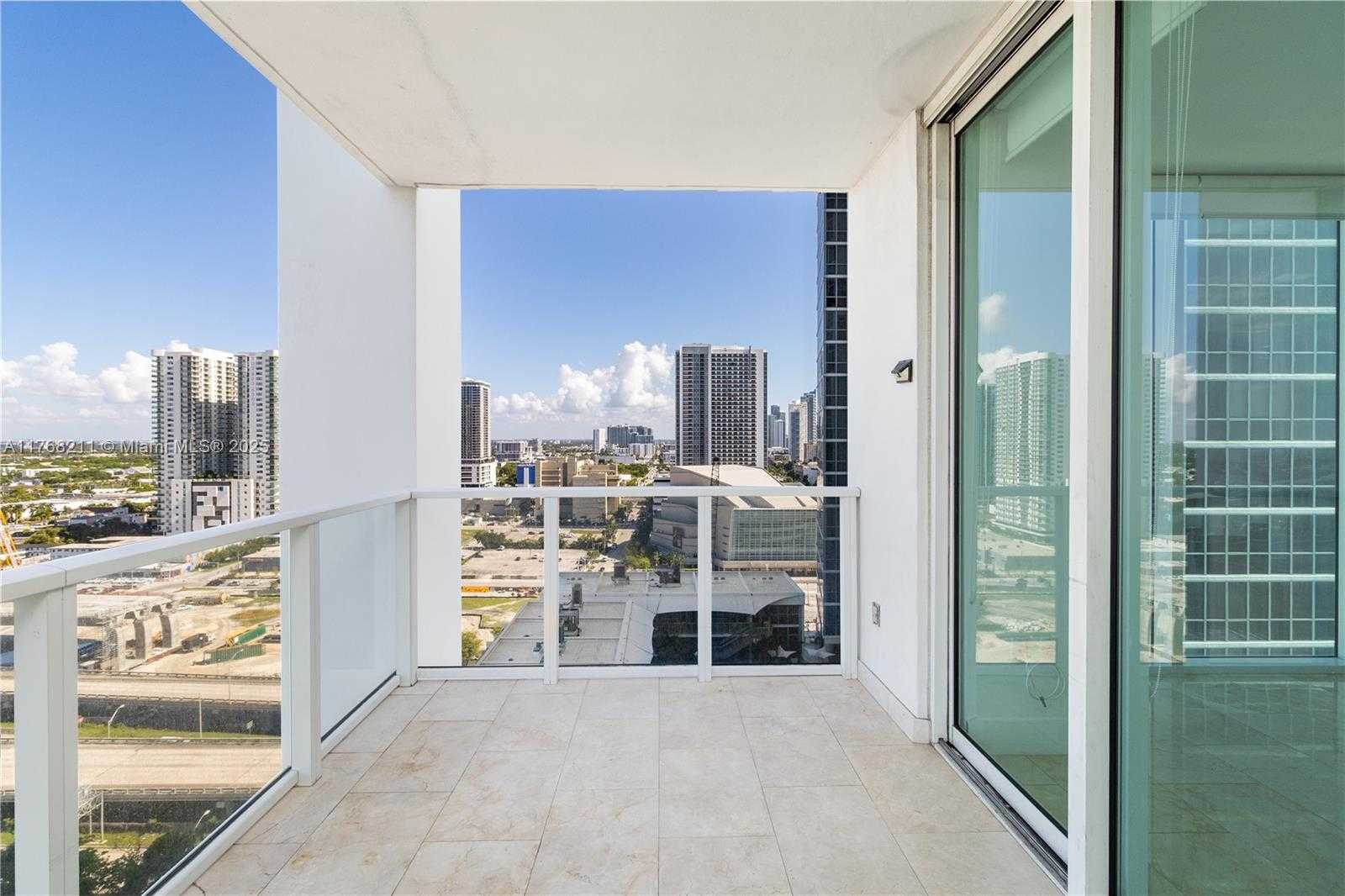 Small Image of 1040 BISCAYNE BLVD #1806, Miami Number 10