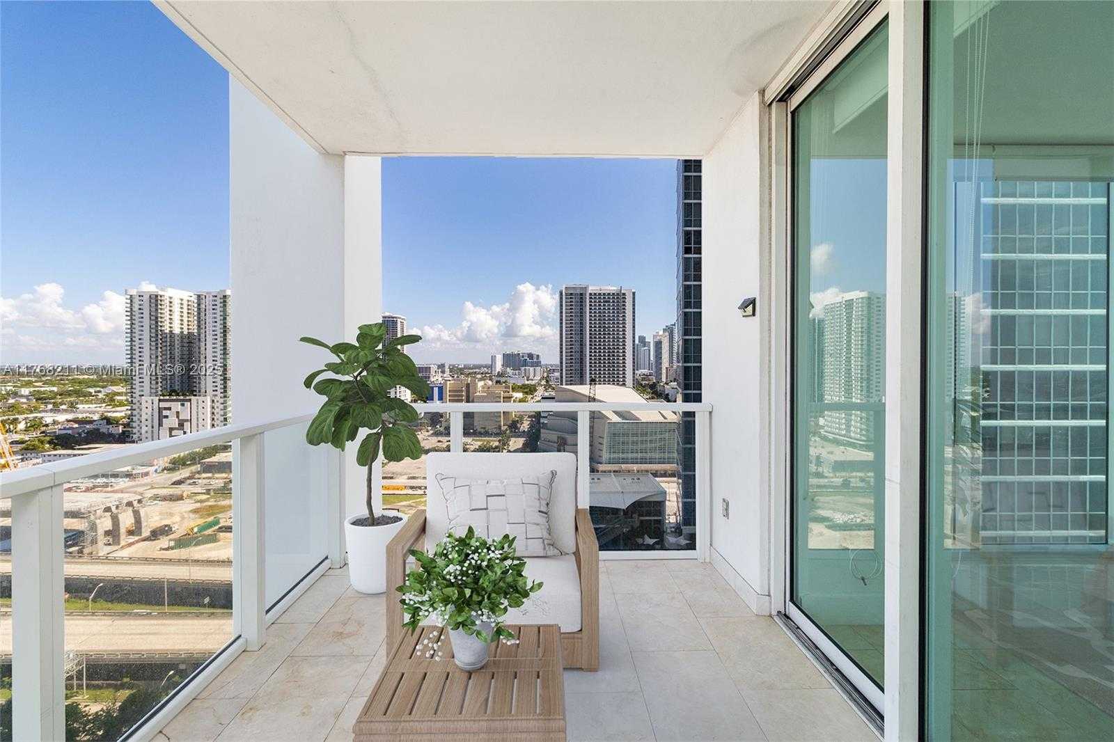 Small Image of 1040 BISCAYNE BLVD #1806, Miami Number 12