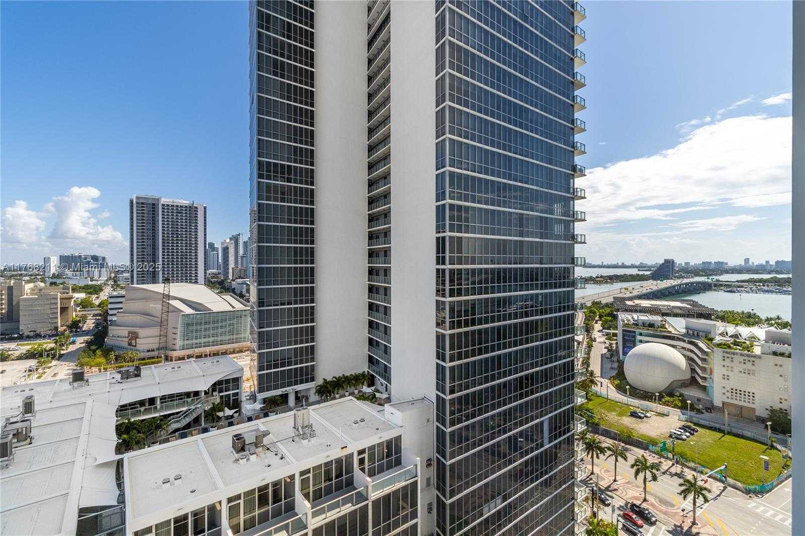 Small Image of 1040 BISCAYNE BLVD #1806, Miami Number 15