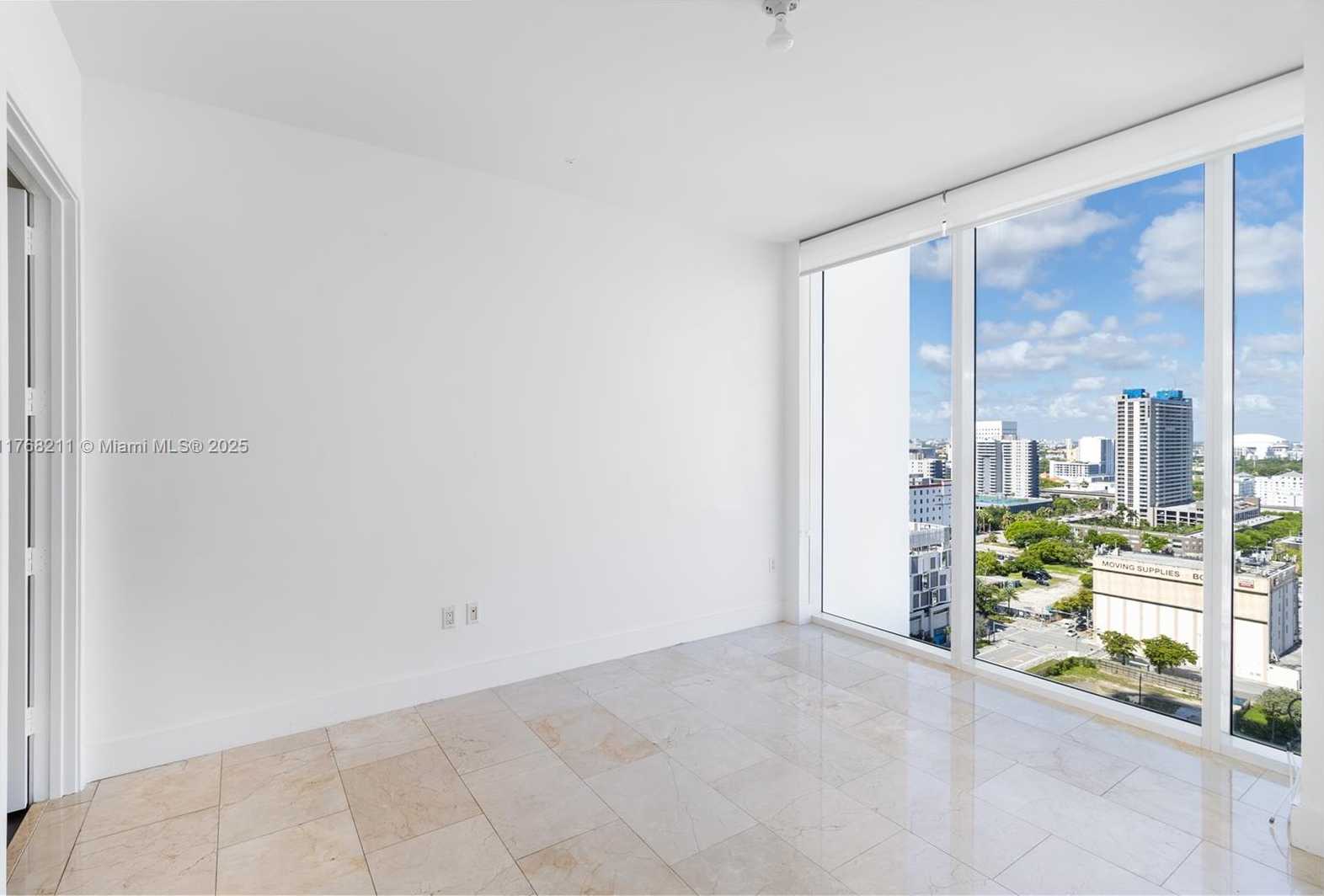 Small Image of 1040 BISCAYNE BLVD #1806, Miami Number 21