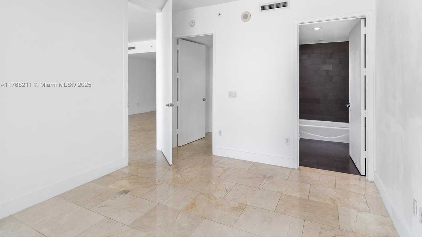 Small Image of 1040 BISCAYNE BLVD #1806, Miami Number 22