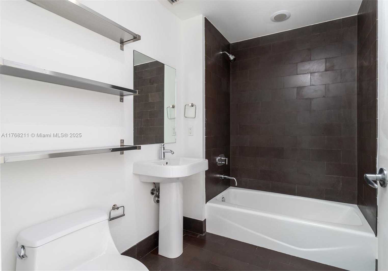 Small Image of 1040 BISCAYNE BLVD #1806, Miami Number 23