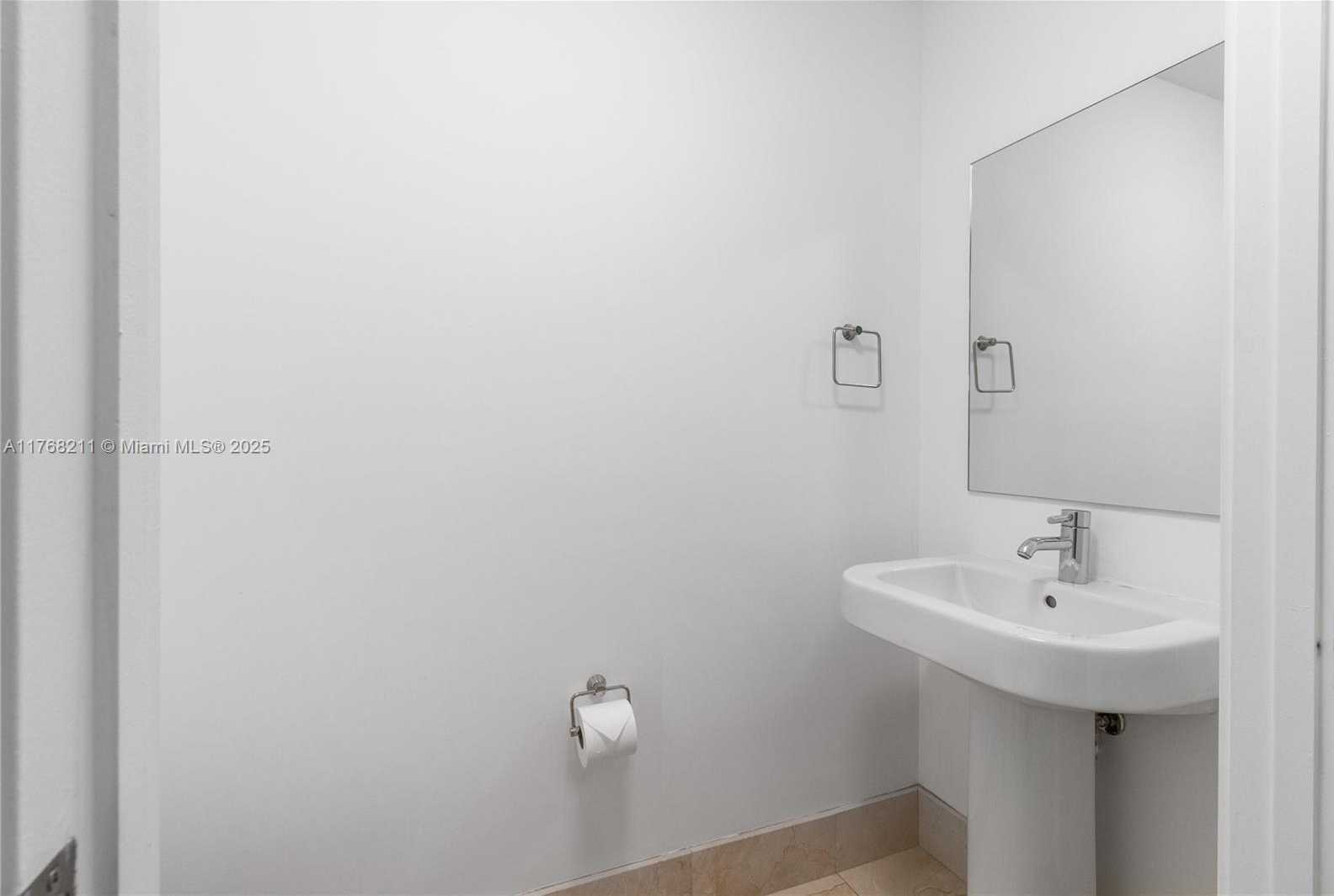 Small Image of 1040 BISCAYNE BLVD #1806, Miami Number 26