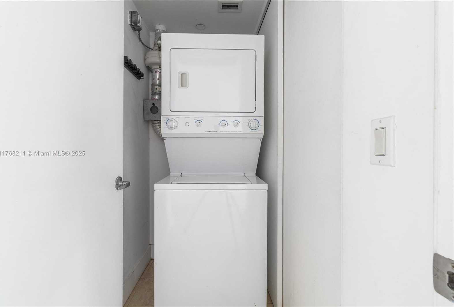 Small Image of 1040 BISCAYNE BLVD #1806, Miami Number 27