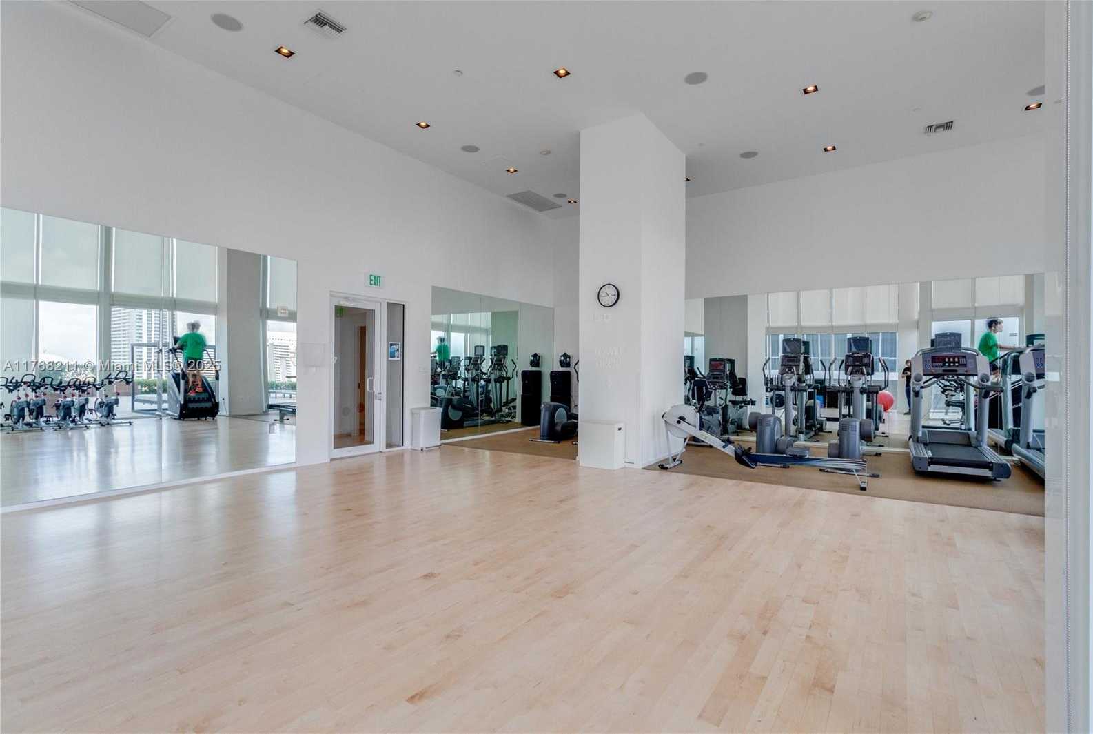 Small Image of 1040 BISCAYNE BLVD #1806, Miami Number 36