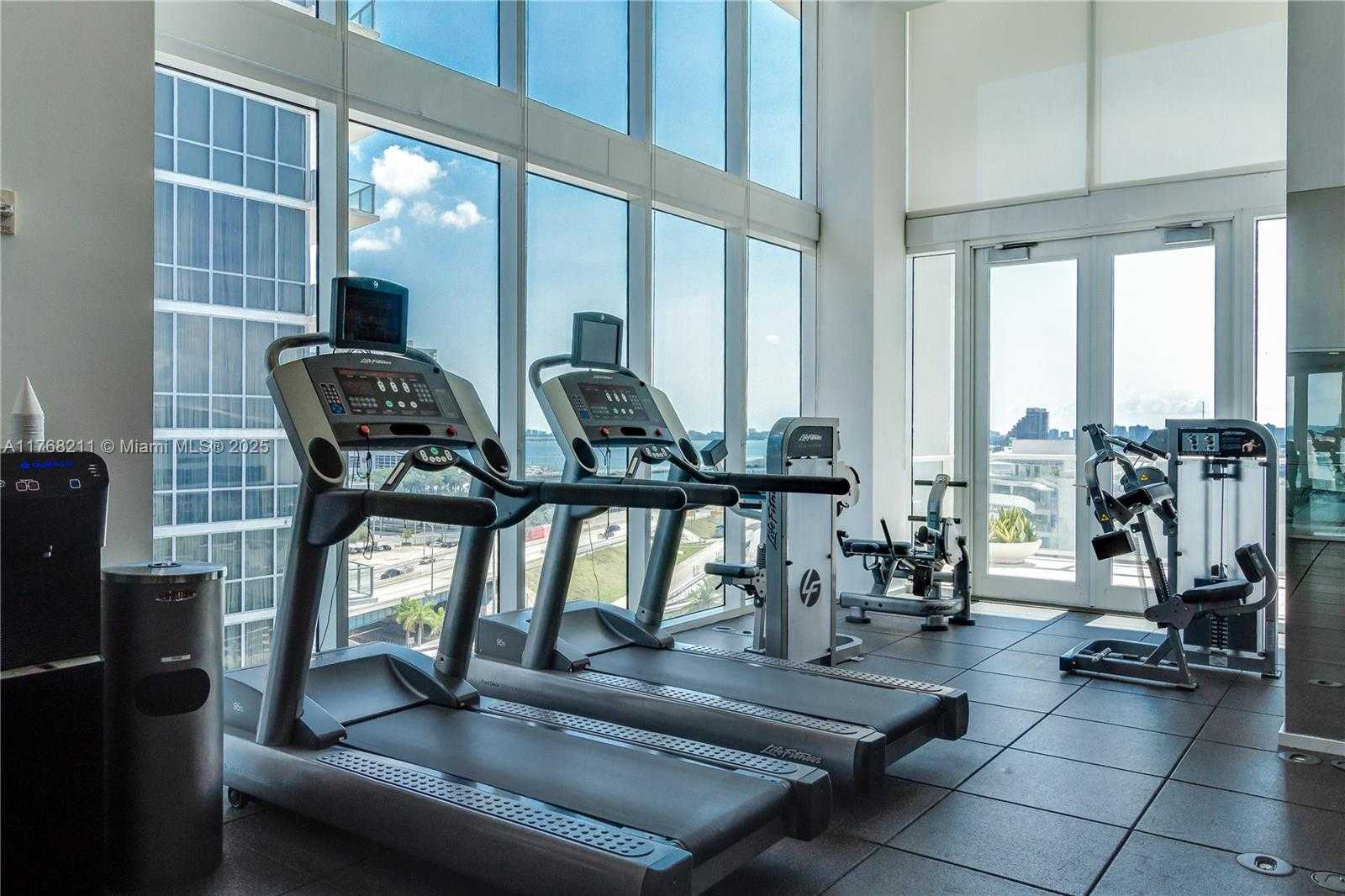 Small Image of 1040 BISCAYNE BLVD #1806, Miami Number 37