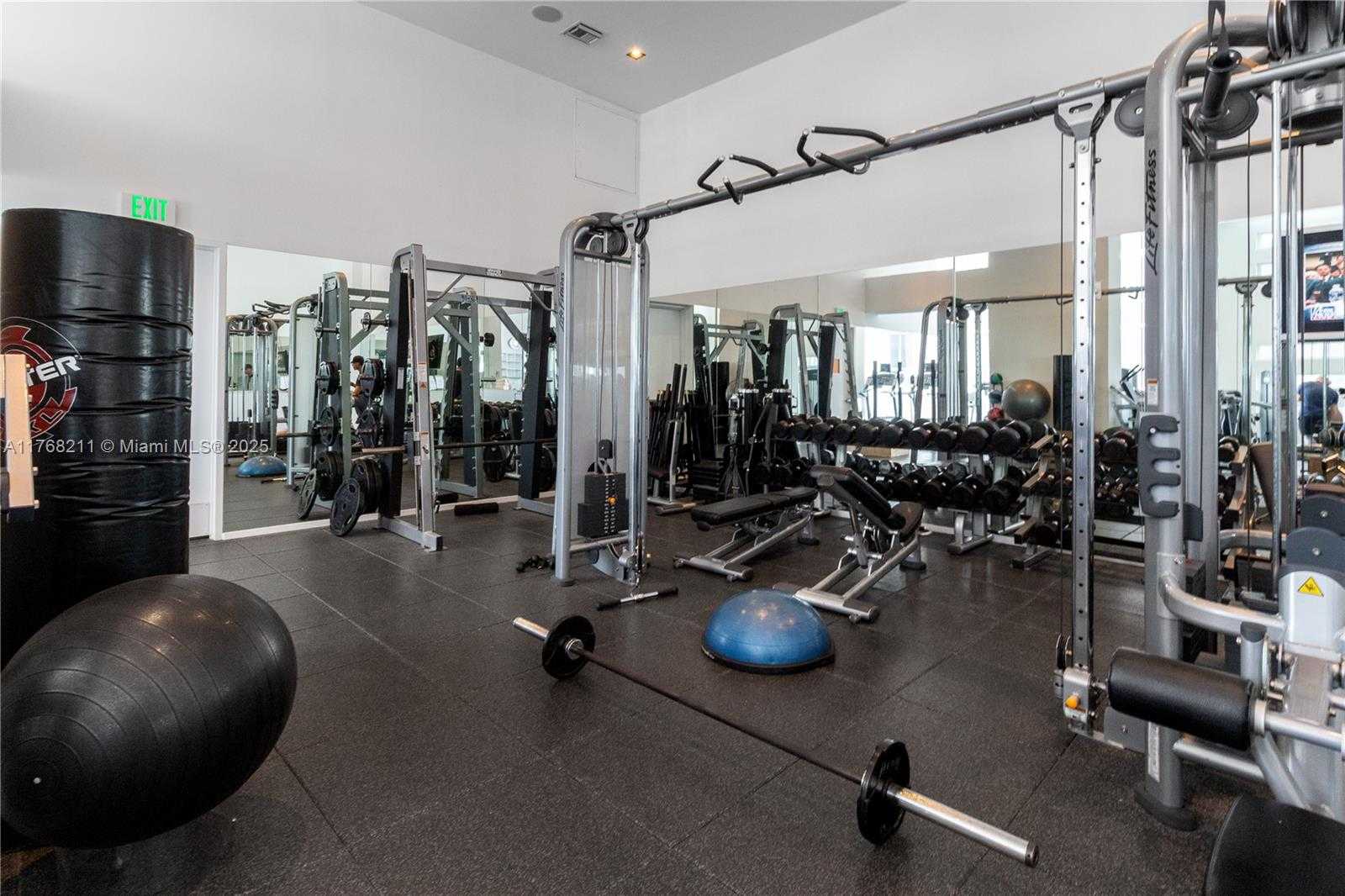 Small Image of 1040 BISCAYNE BLVD #1806, Miami Number 38