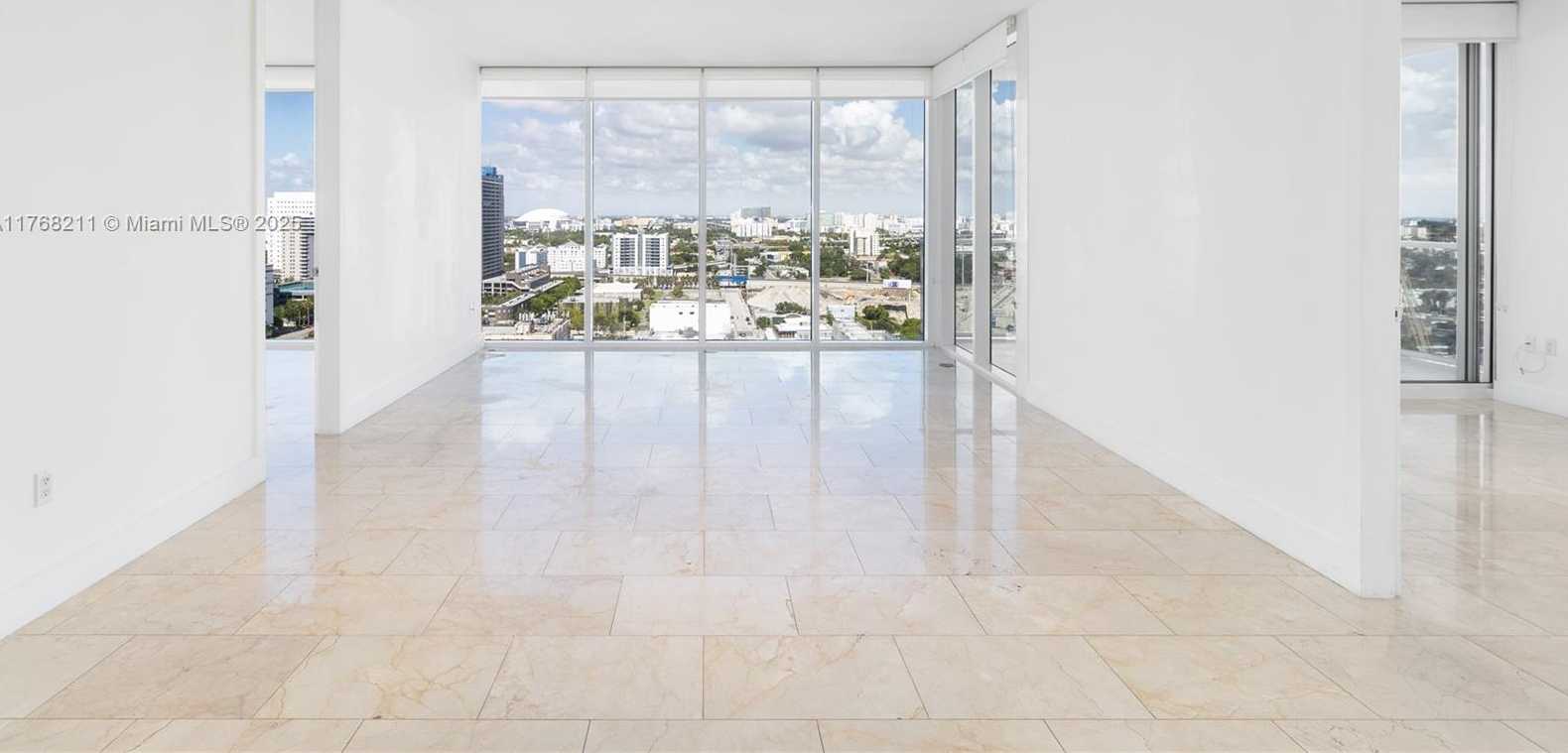 Small Image of 1040 BISCAYNE BLVD #1806, Miami Number 4