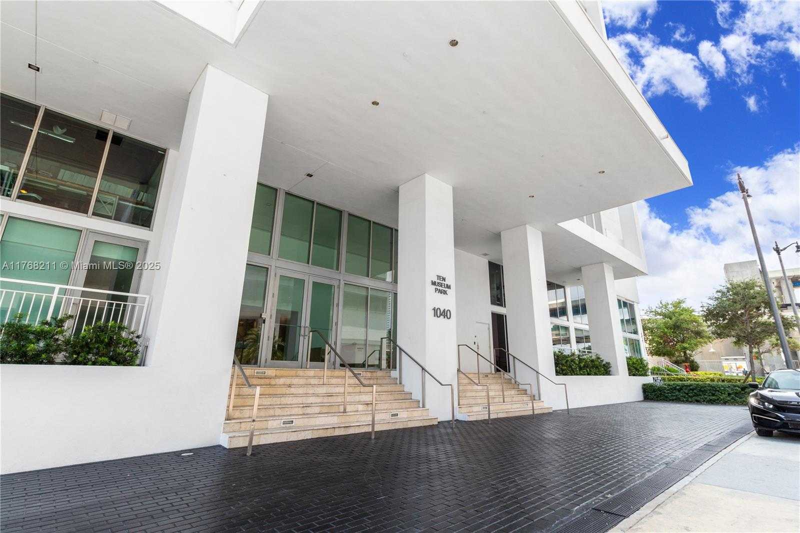 Small Image of 1040 BISCAYNE BLVD #1806, Miami Number 43