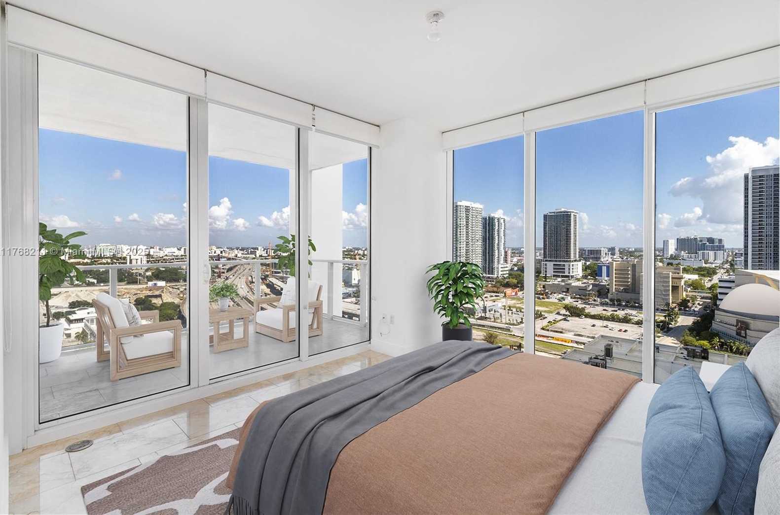 Small Image of 1040 BISCAYNE BLVD #1806, Miami Number 8