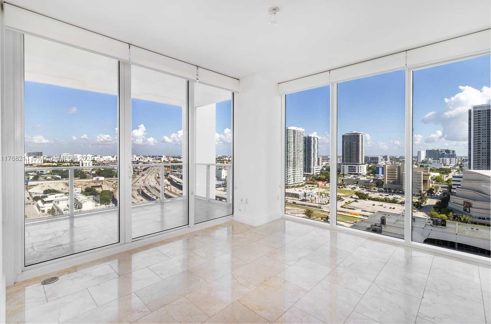 Small Image of 1040 BISCAYNE BLVD #1806, Miami Number 9