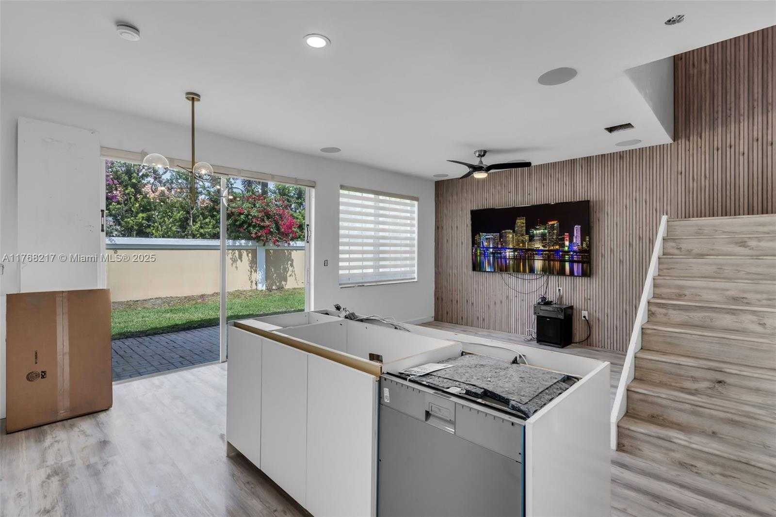 Small Image of 18811 SOUTH WEST 25TH CT, Miramar Number 10