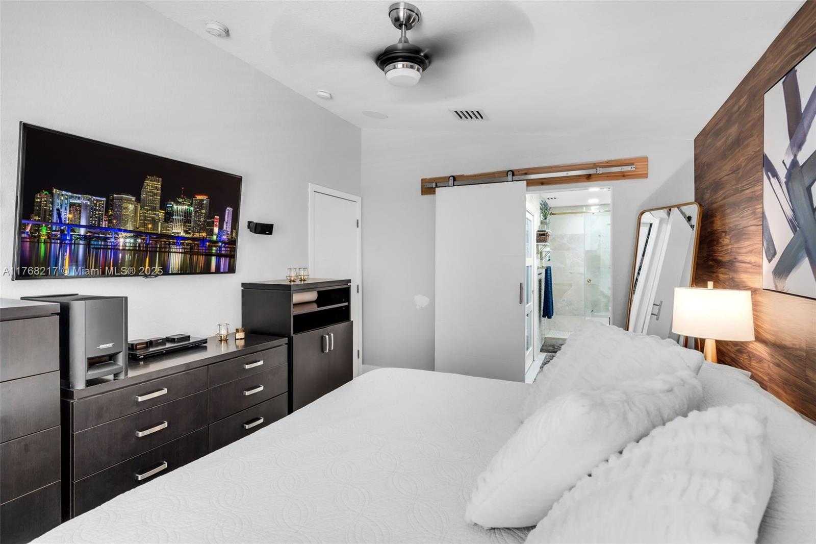 Small Image of 18811 SOUTH WEST 25TH CT, Miramar Number 12