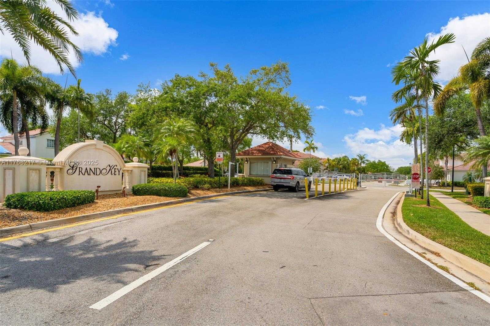 Small Image of 18811 SOUTH WEST 25TH CT, Miramar Number 25