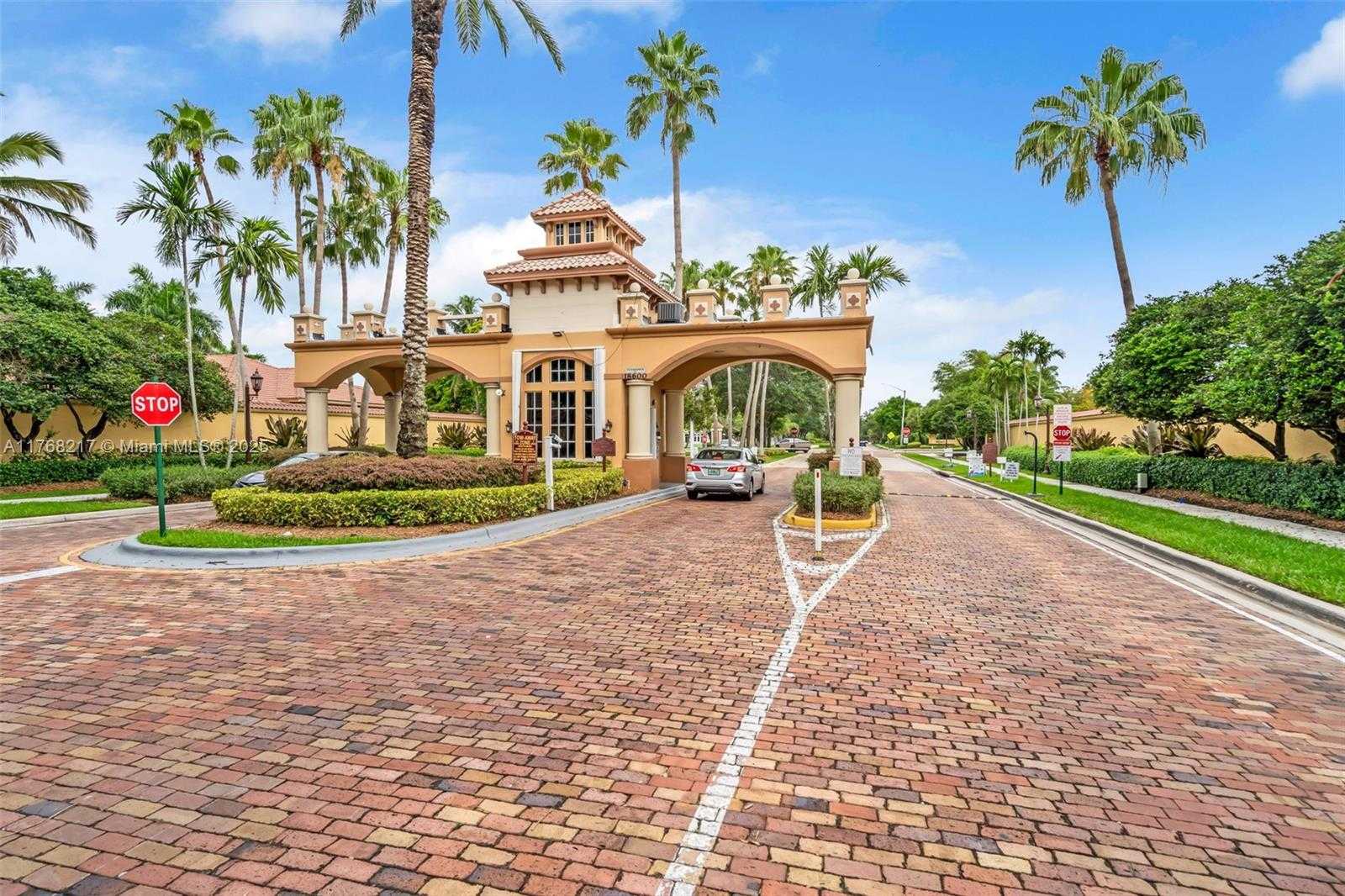 Small Image of 18811 SOUTH WEST 25TH CT, Miramar Number 34