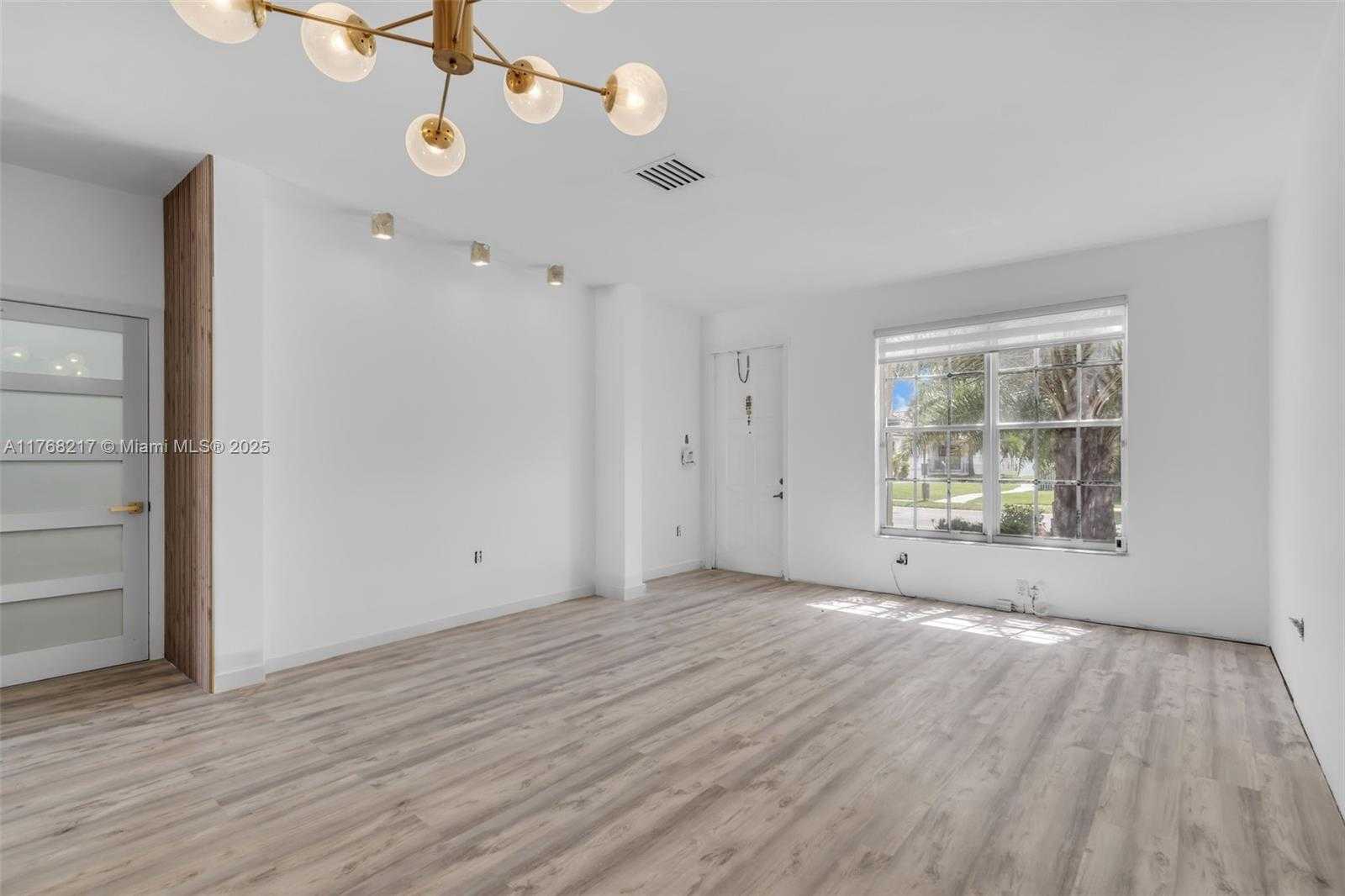 Small Image of 18811 SOUTH WEST 25TH CT, Miramar Number 4