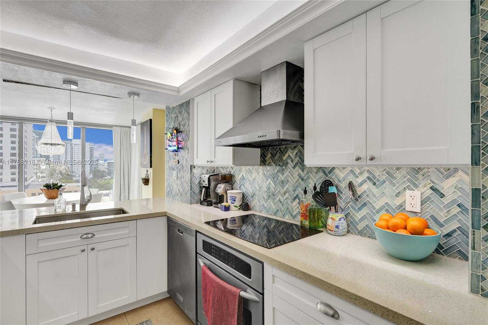 Small Image of 2655 COLLINS AVE #904, Miami Beach Number 16