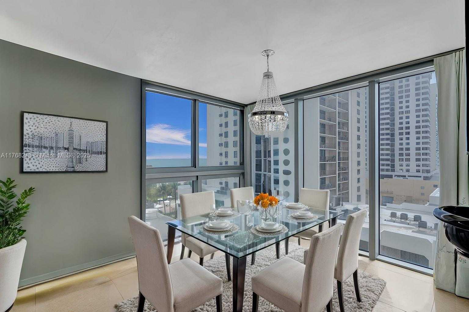 Small Image of 2655 COLLINS AVE #904, Miami Beach Number 2