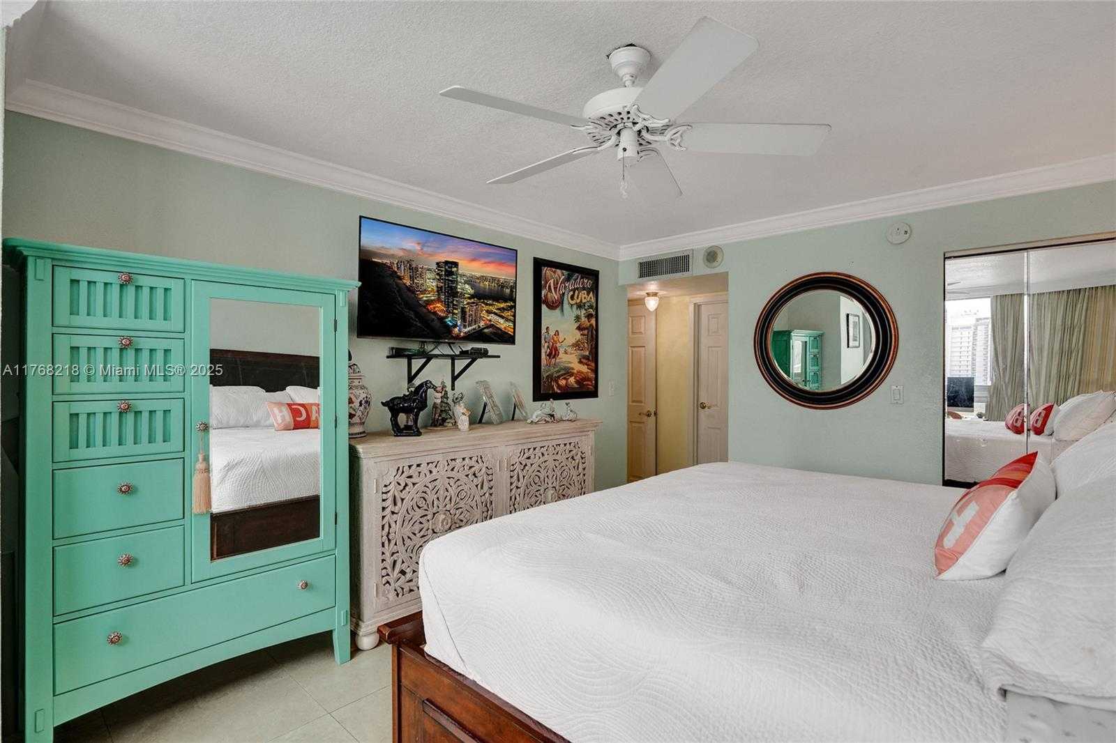 Small Image of 2655 COLLINS AVE #904, Miami Beach Number 23