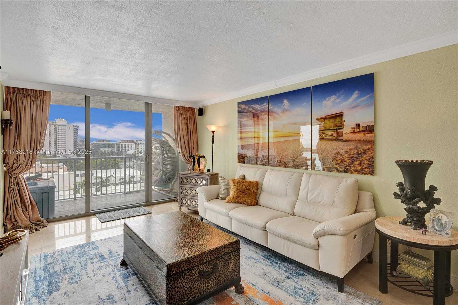 Small Image of 2655 COLLINS AVE #904, Miami Beach Number 27