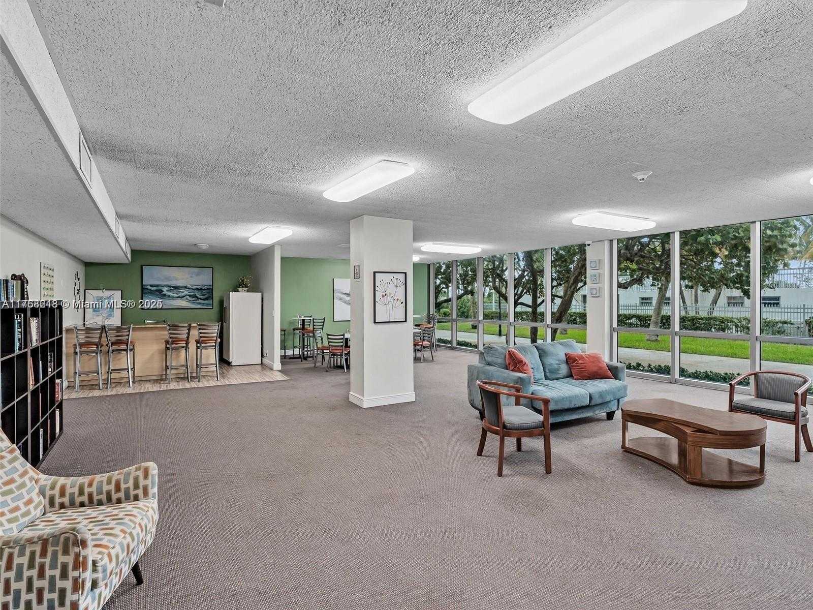 Small Image of 2655 COLLINS AVE #904, Miami Beach Number 42