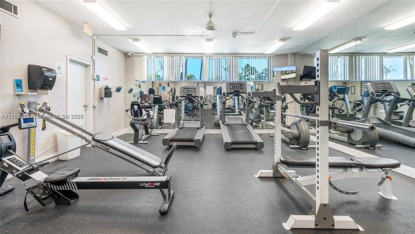 Small Image of 2655 COLLINS AVE #904, Miami Beach Number 48