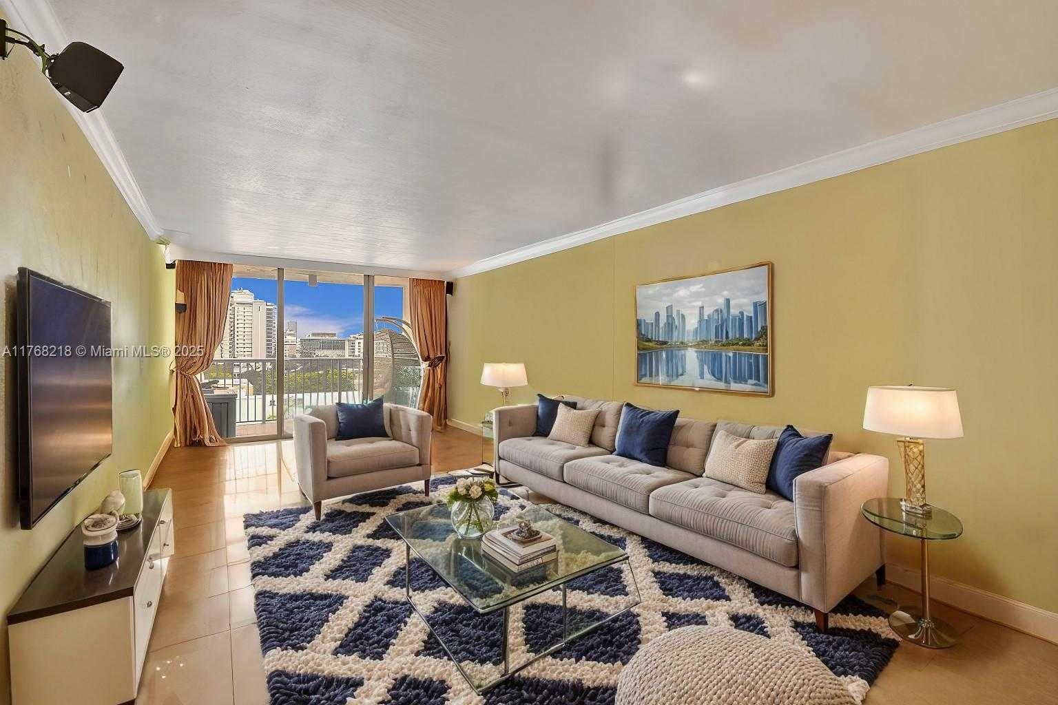Small Image of 2655 COLLINS AVE #904, Miami Beach Number 5