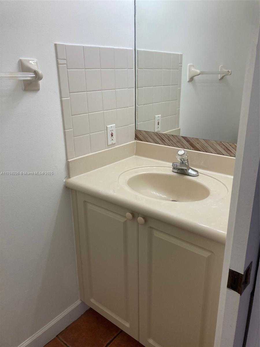 Small Image of 5450 NORTH WEST 107TH AVE #705, Doral Number 9