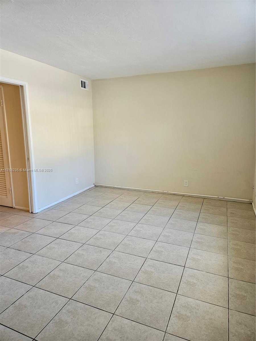 Small Image of 250 LAYNE BLVD #105, Hallandale Beach Number 13