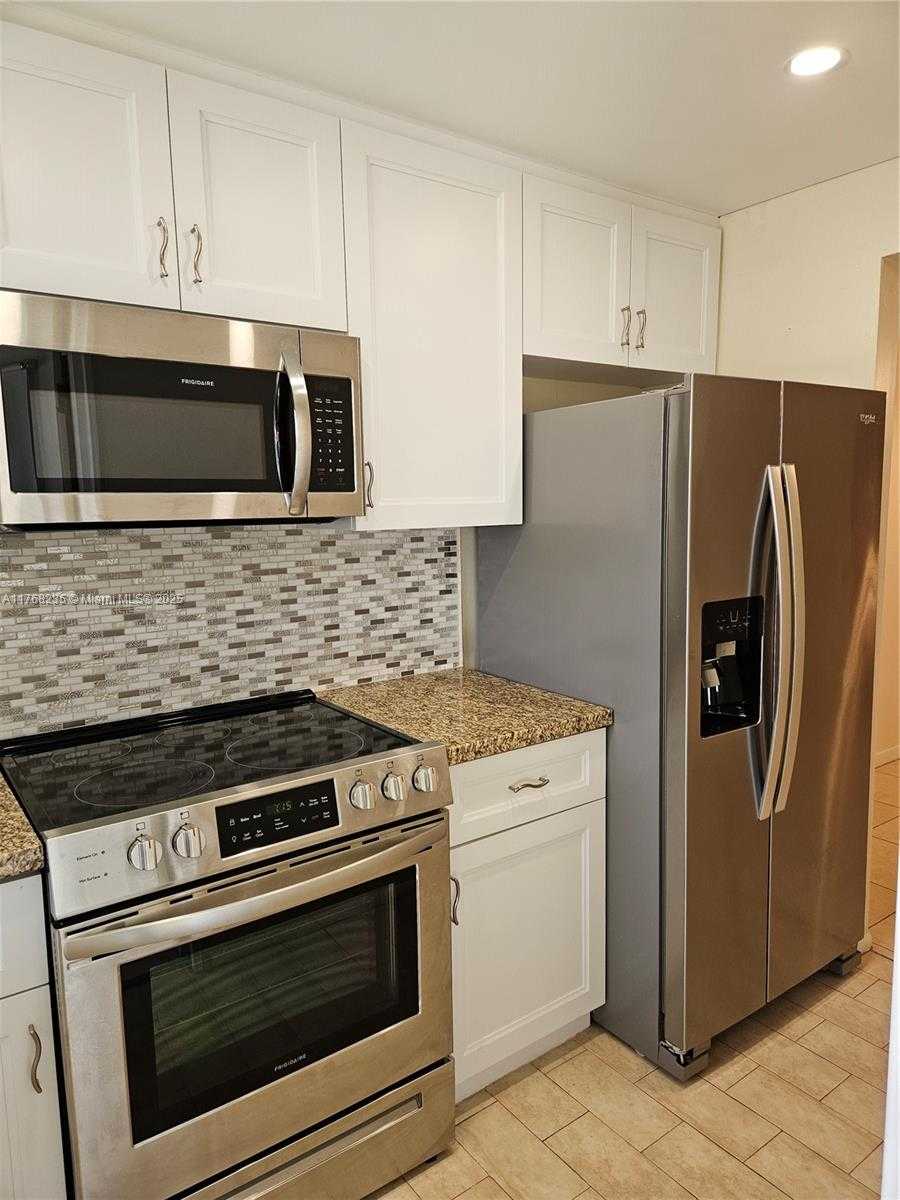Small Image of 250 LAYNE BLVD #105, Hallandale Beach Number 2