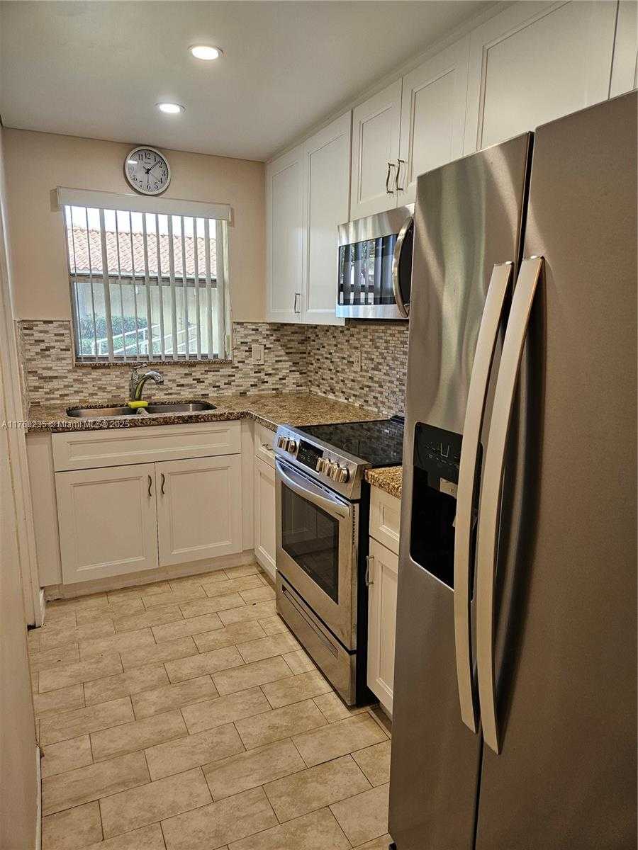 Small Image of 250 LAYNE BLVD #105, Hallandale Beach Number 27