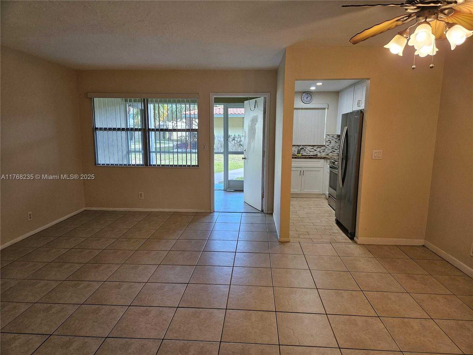 Small Image of 250 LAYNE BLVD #105, Hallandale Beach Number 3