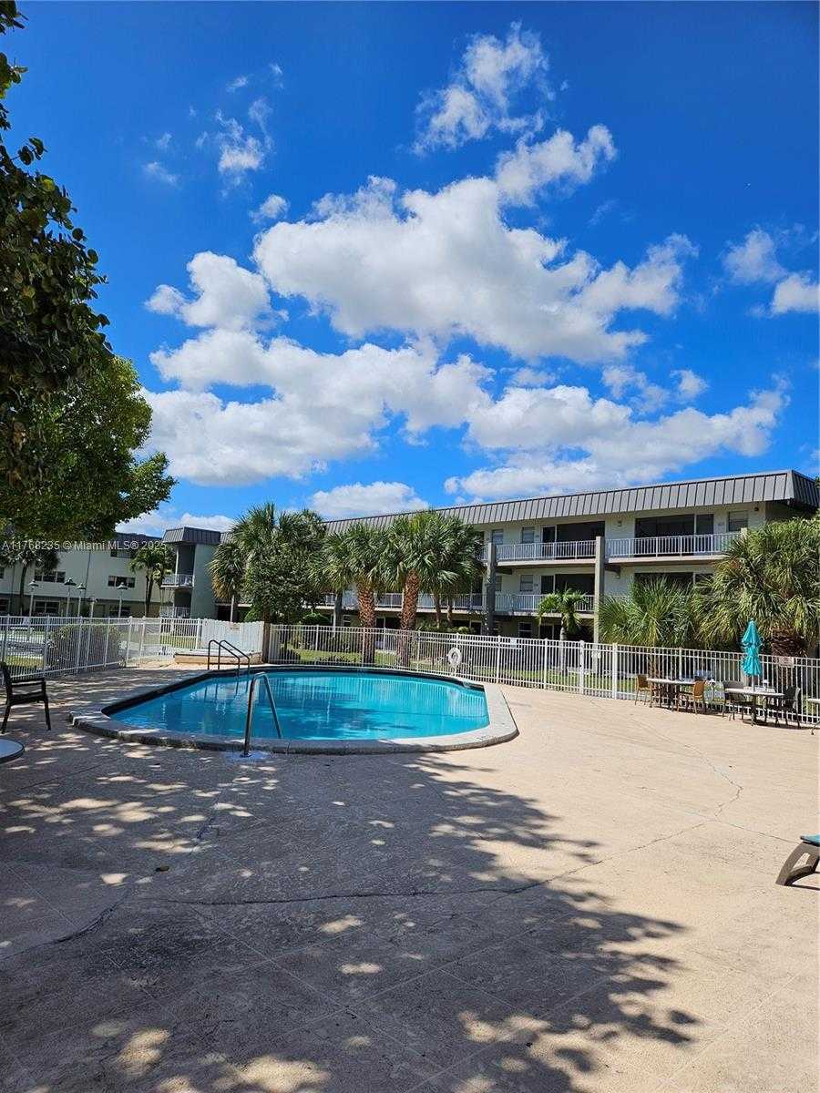 Small Image of 250 LAYNE BLVD #105, Hallandale Beach Number 32
