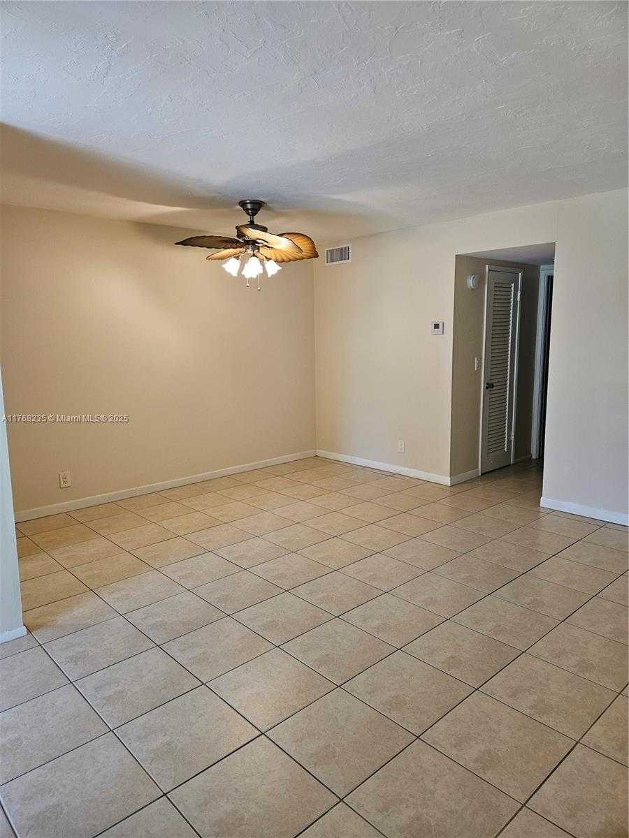 Small Image of 250 LAYNE BLVD #105, Hallandale Beach Number 4