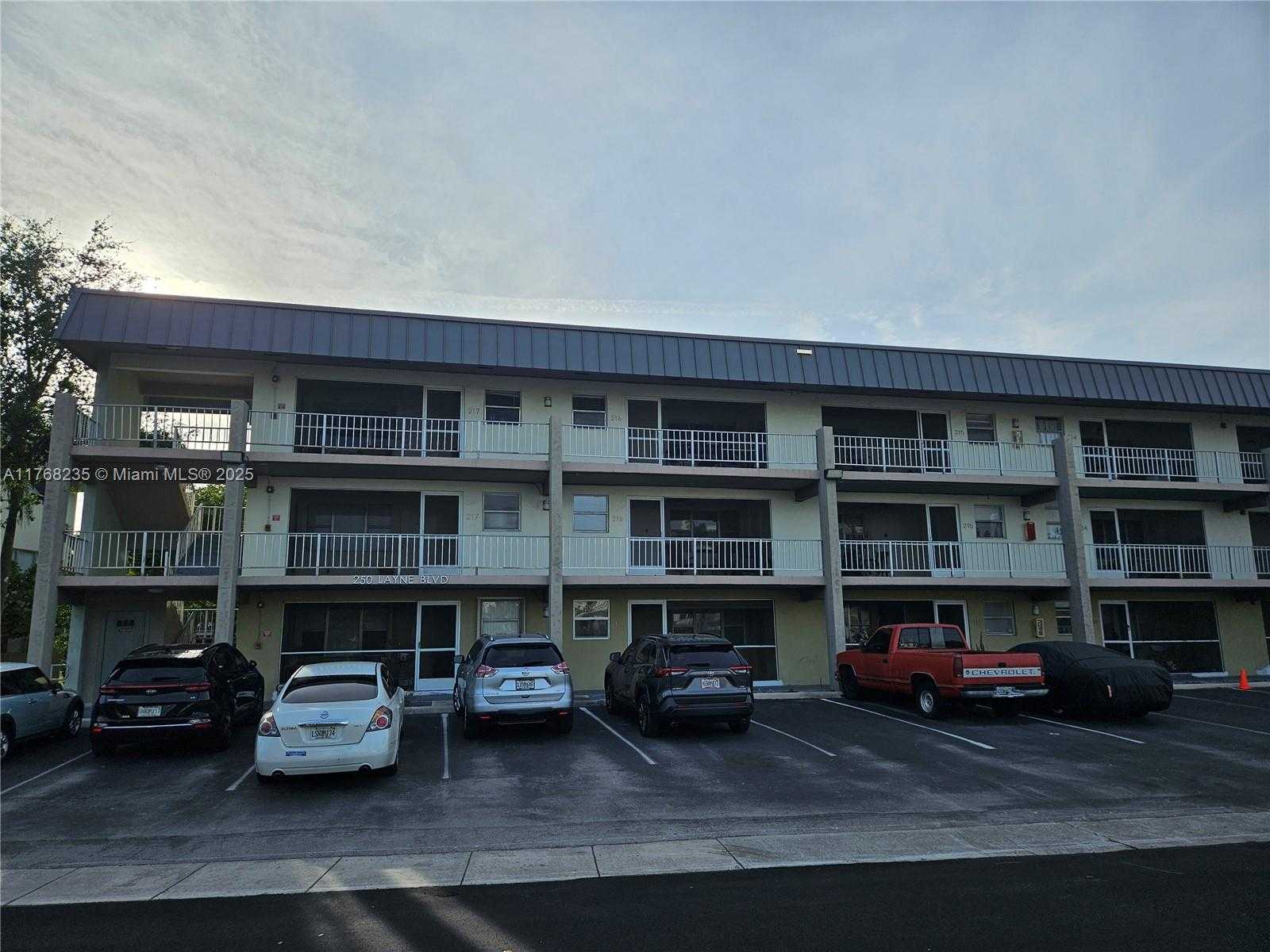 Small Image of 250 LAYNE BLVD #105, Hallandale Beach Number 40