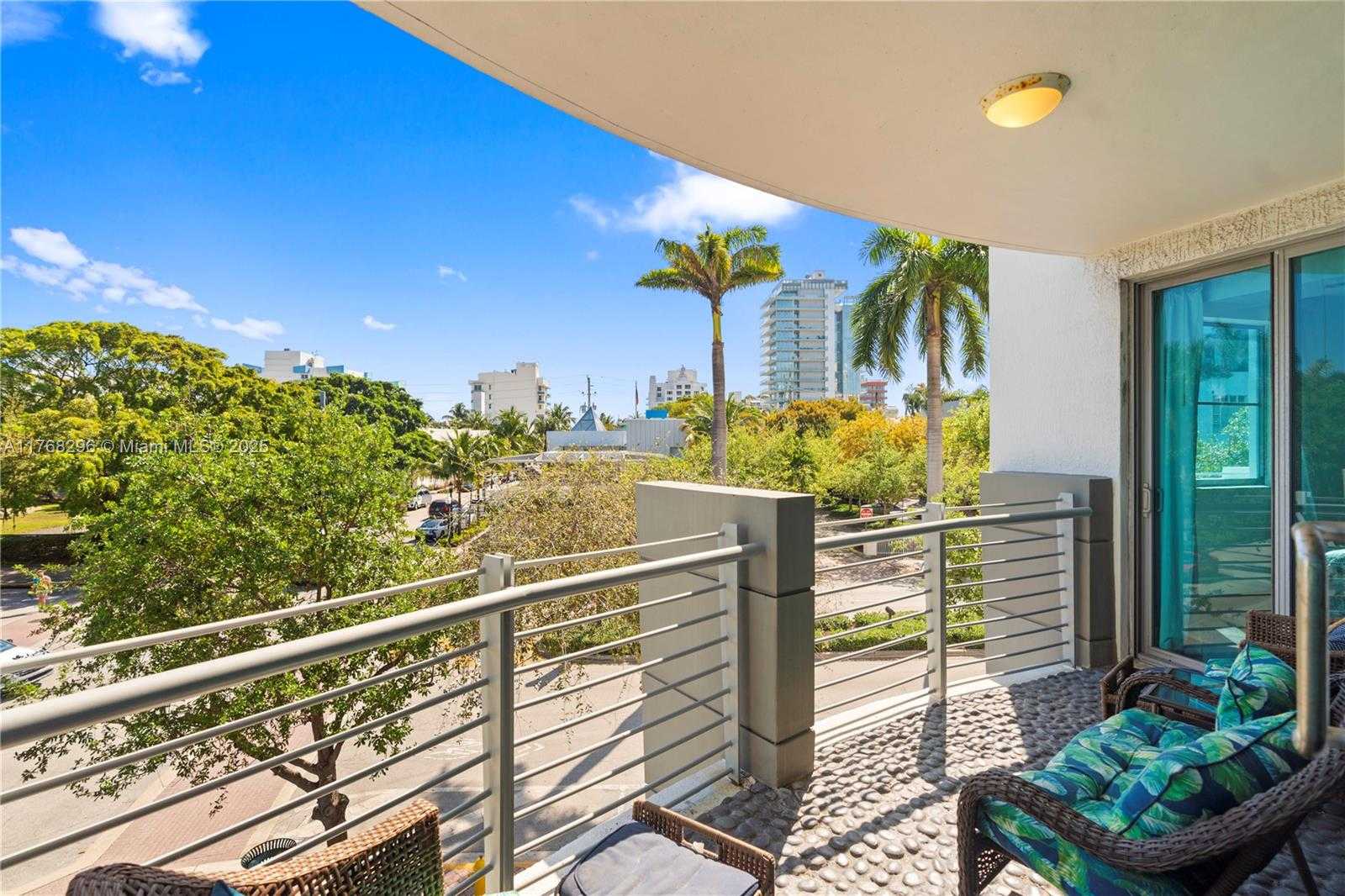 Small Image of 110 WASHINGTON AVE #2307, Miami Beach Number 4