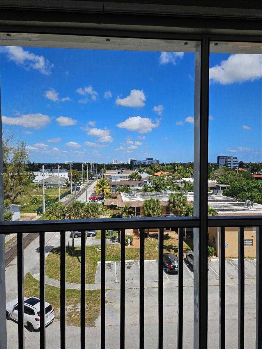 Small Image of 330 SOUTH EAST 2ND ST #504G, Hallandale Beach Number 25