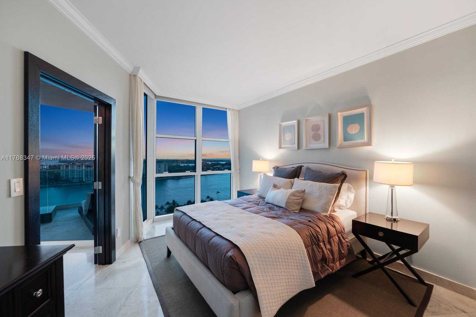 Small Image of 300 SOUTH POINTE DR #1902, Miami Beach Number 10
