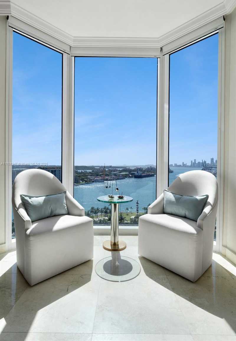 Small Image of 300 SOUTH POINTE DR #1902, Miami Beach Number 14