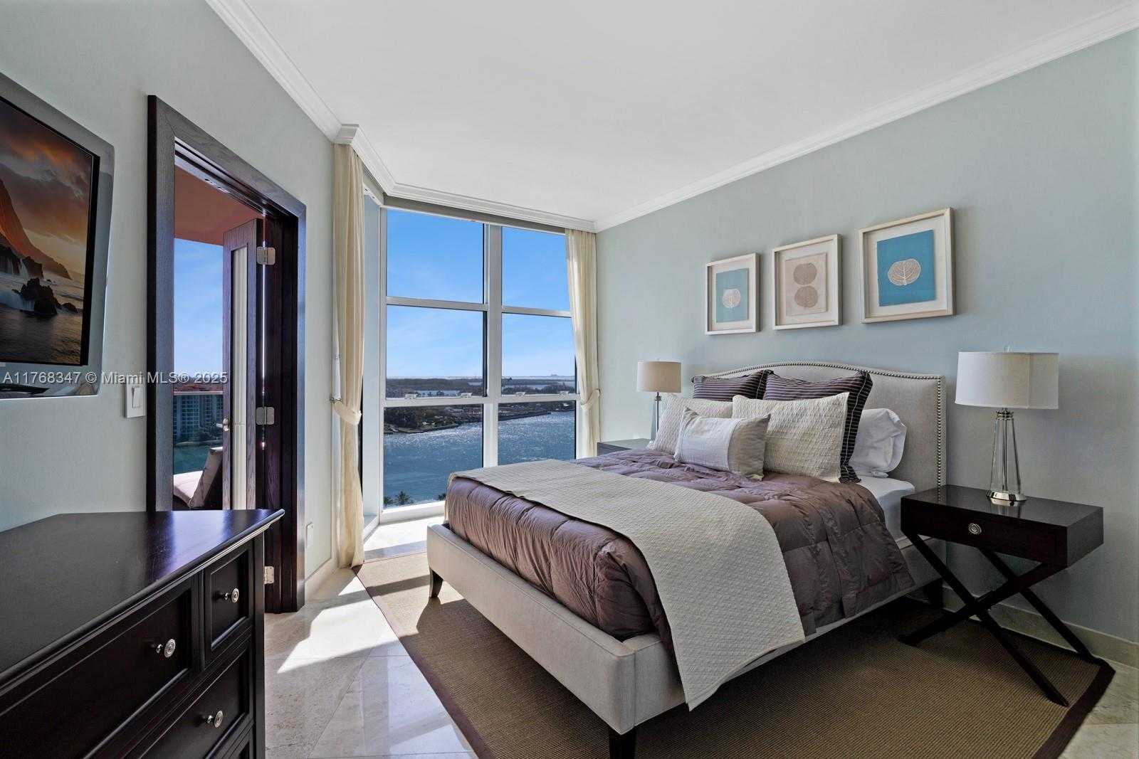 Small Image of 300 SOUTH POINTE DR #1902, Miami Beach Number 18