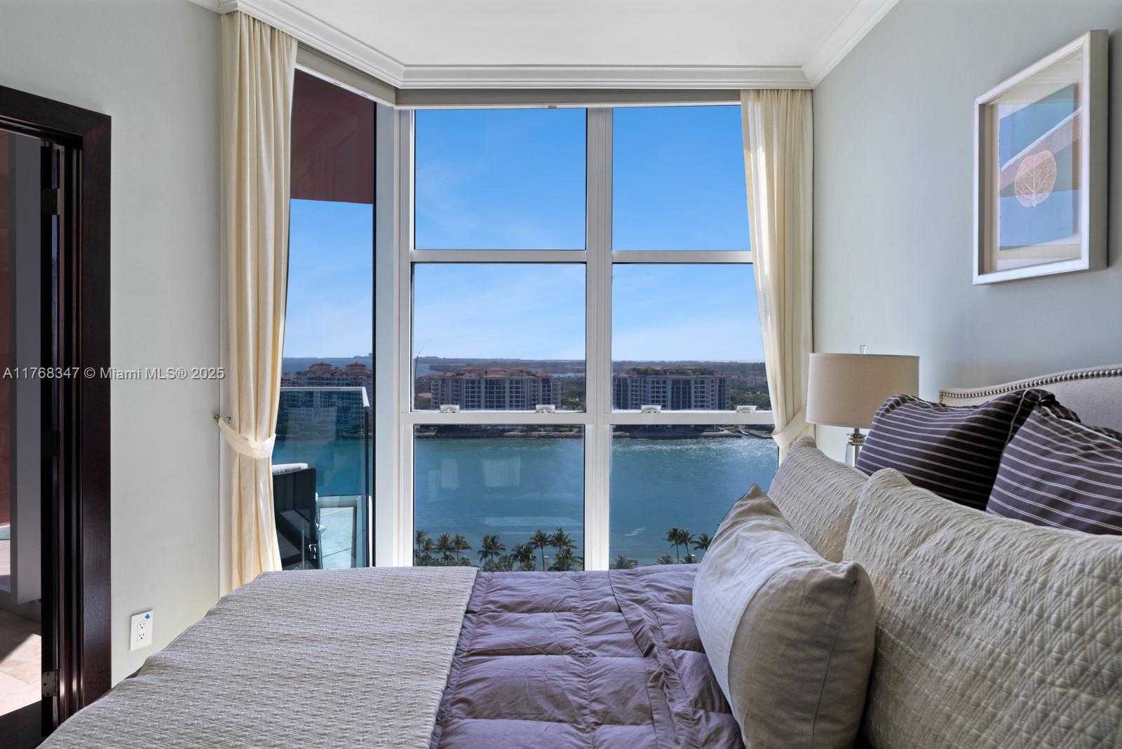 Small Image of 300 SOUTH POINTE DR #1902, Miami Beach Number 19