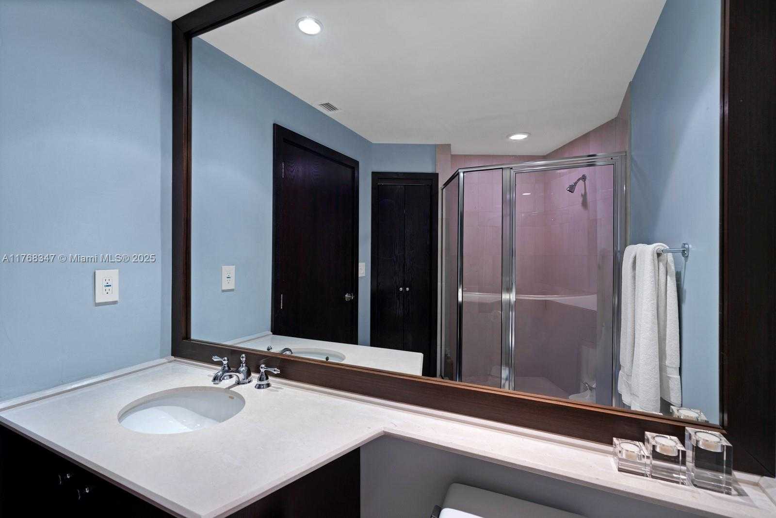 Small Image of 300 SOUTH POINTE DR #1902, Miami Beach Number 20