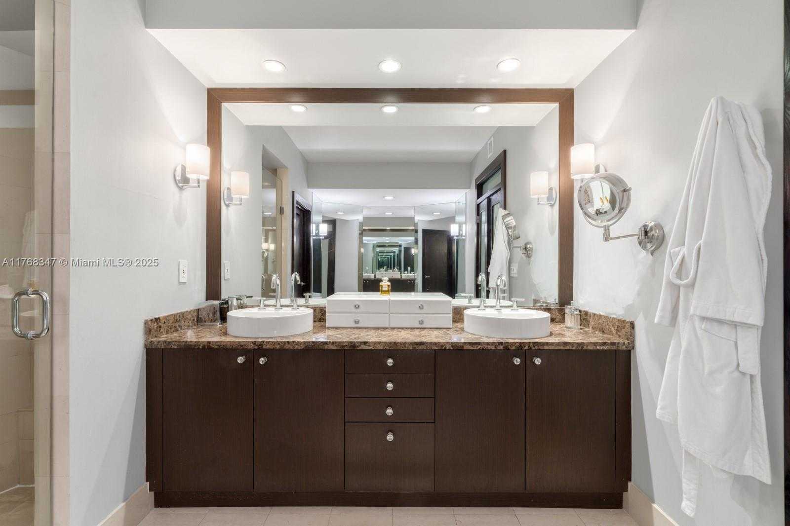 Small Image of 300 SOUTH POINTE DR #1902, Miami Beach Number 23