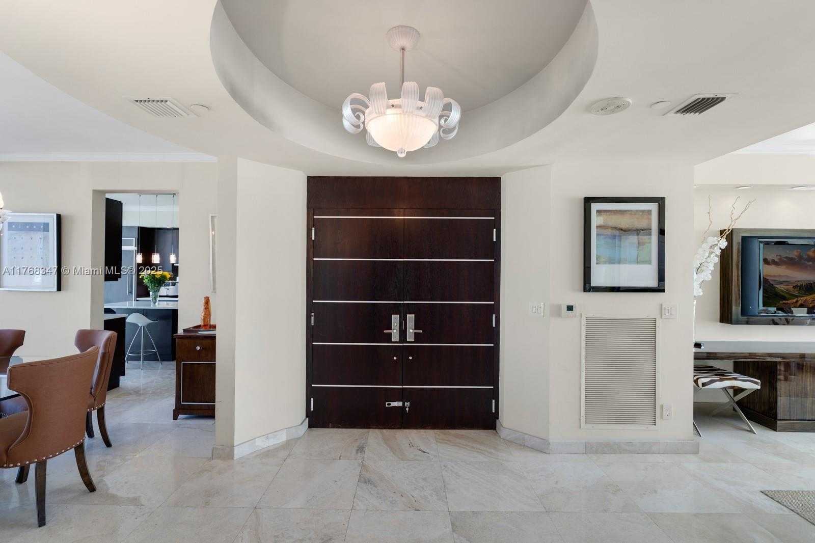 Small Image of 300 SOUTH POINTE DR #1902, Miami Beach Number 25