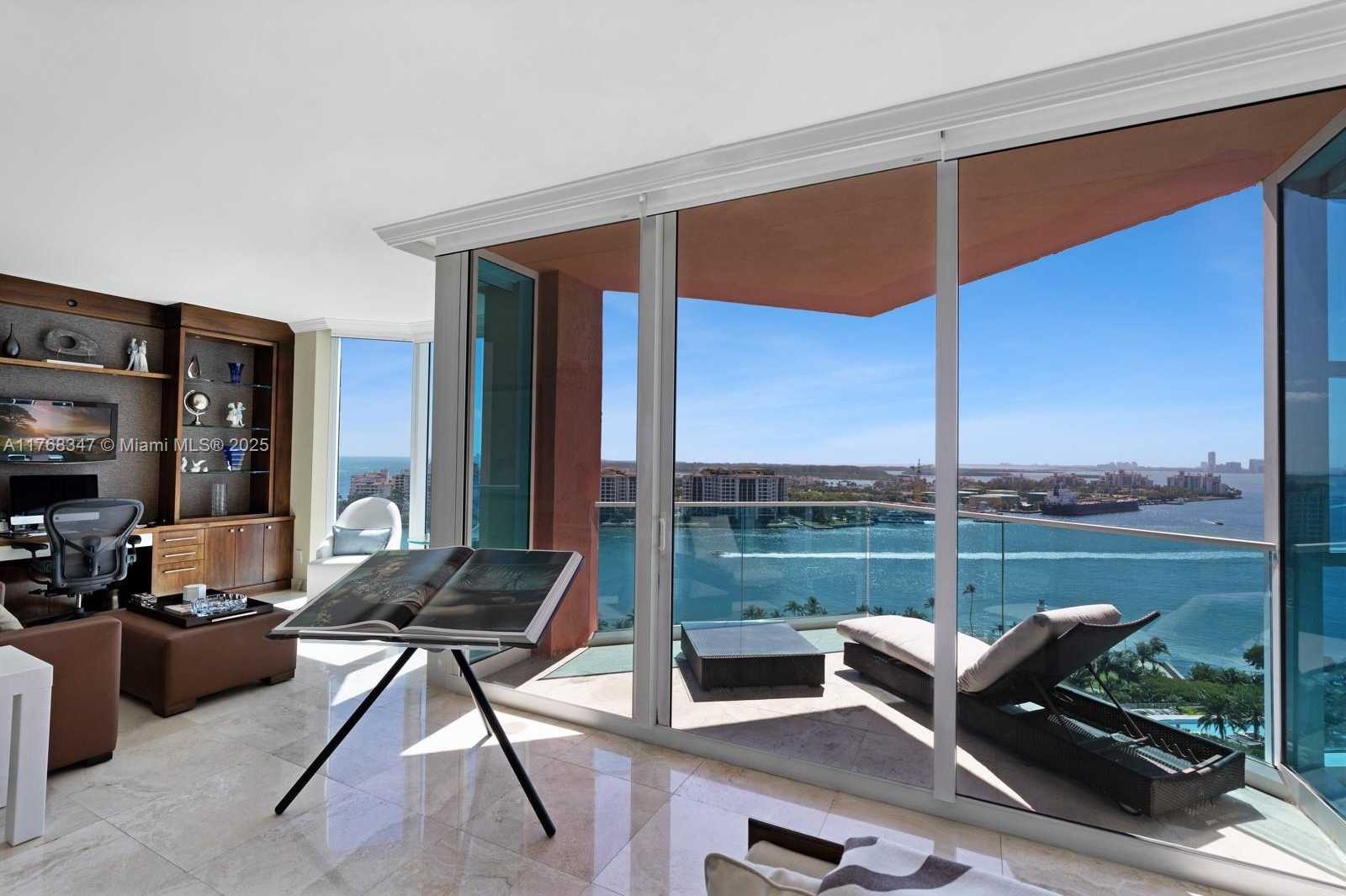 Small Image of 300 SOUTH POINTE DR #1902, Miami Beach Number 3