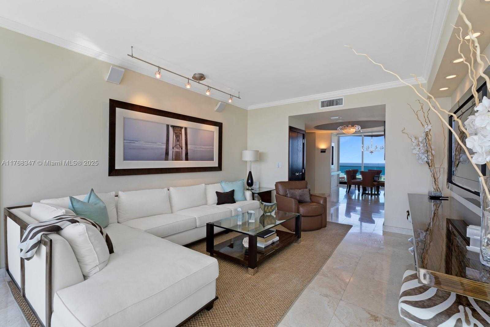 Small Image of 300 SOUTH POINTE DR #1902, Miami Beach Number 4