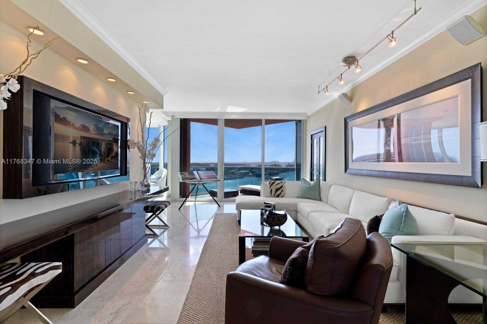 Small Image of 300 SOUTH POINTE DR #1902, Miami Beach Number 5