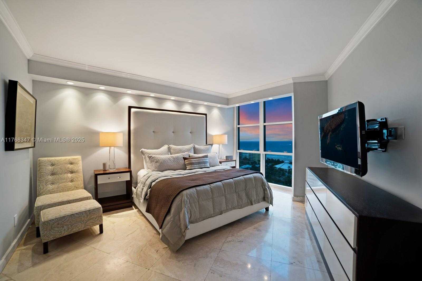 Small Image of 300 SOUTH POINTE DR #1902, Miami Beach Number 9