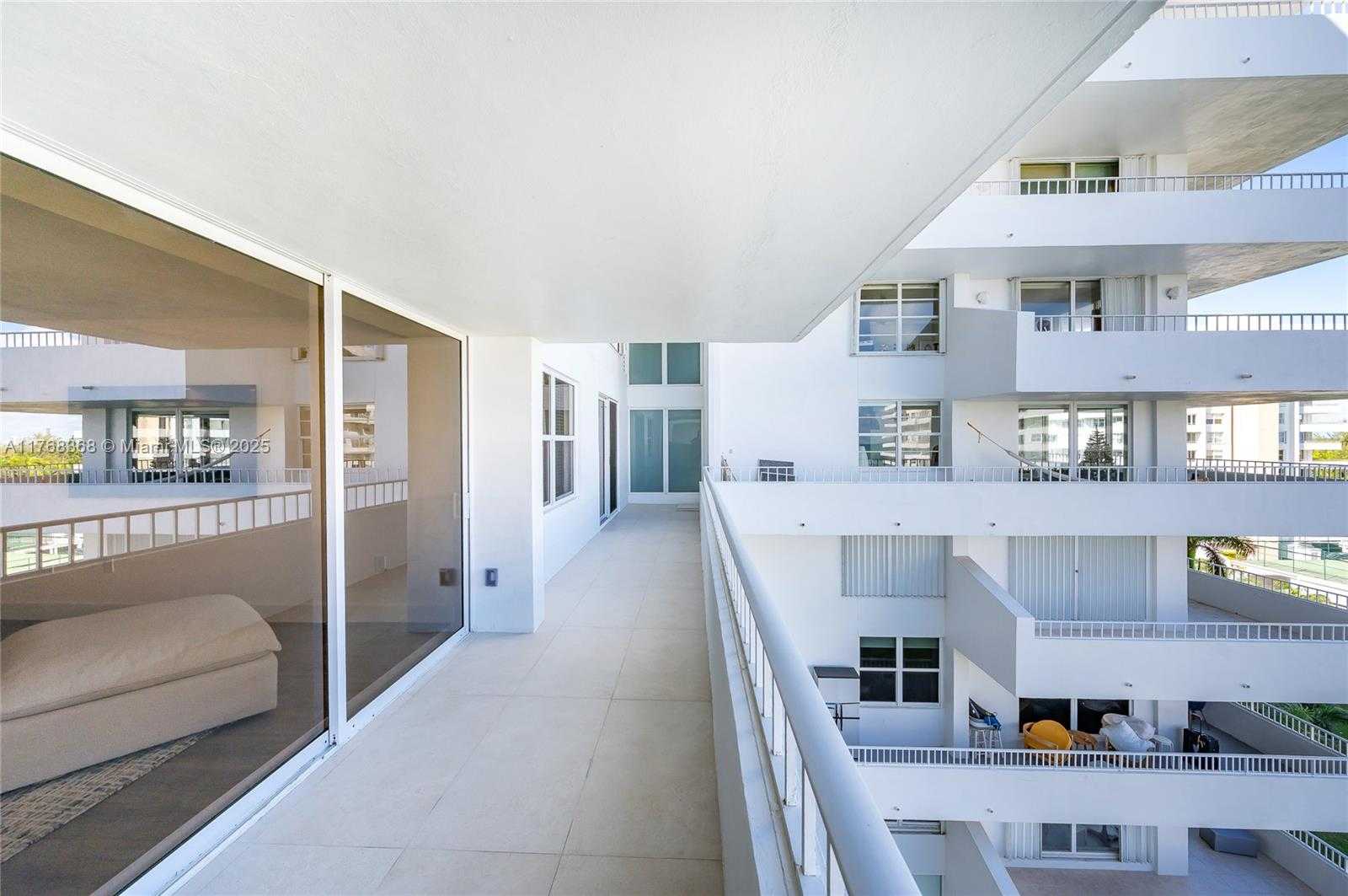 Small Image of 199 OCEAN LANE DR #706, Key Biscayne Number 11