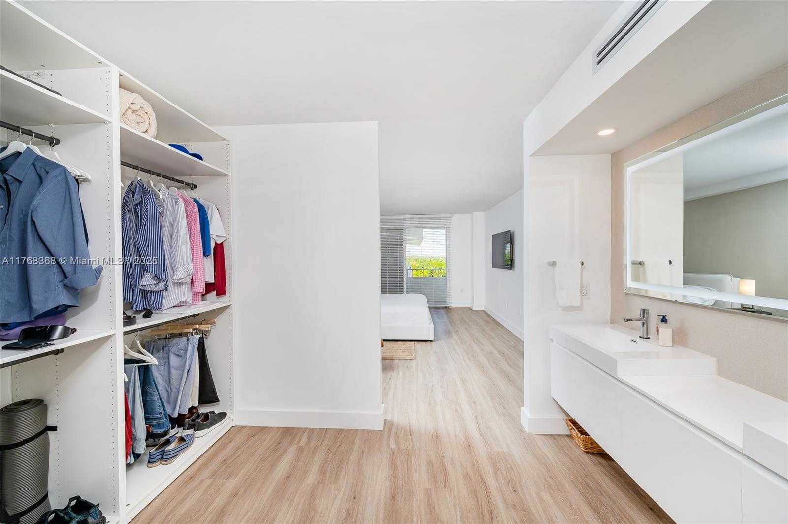 Small Image of 199 OCEAN LANE DR #706, Key Biscayne Number 16